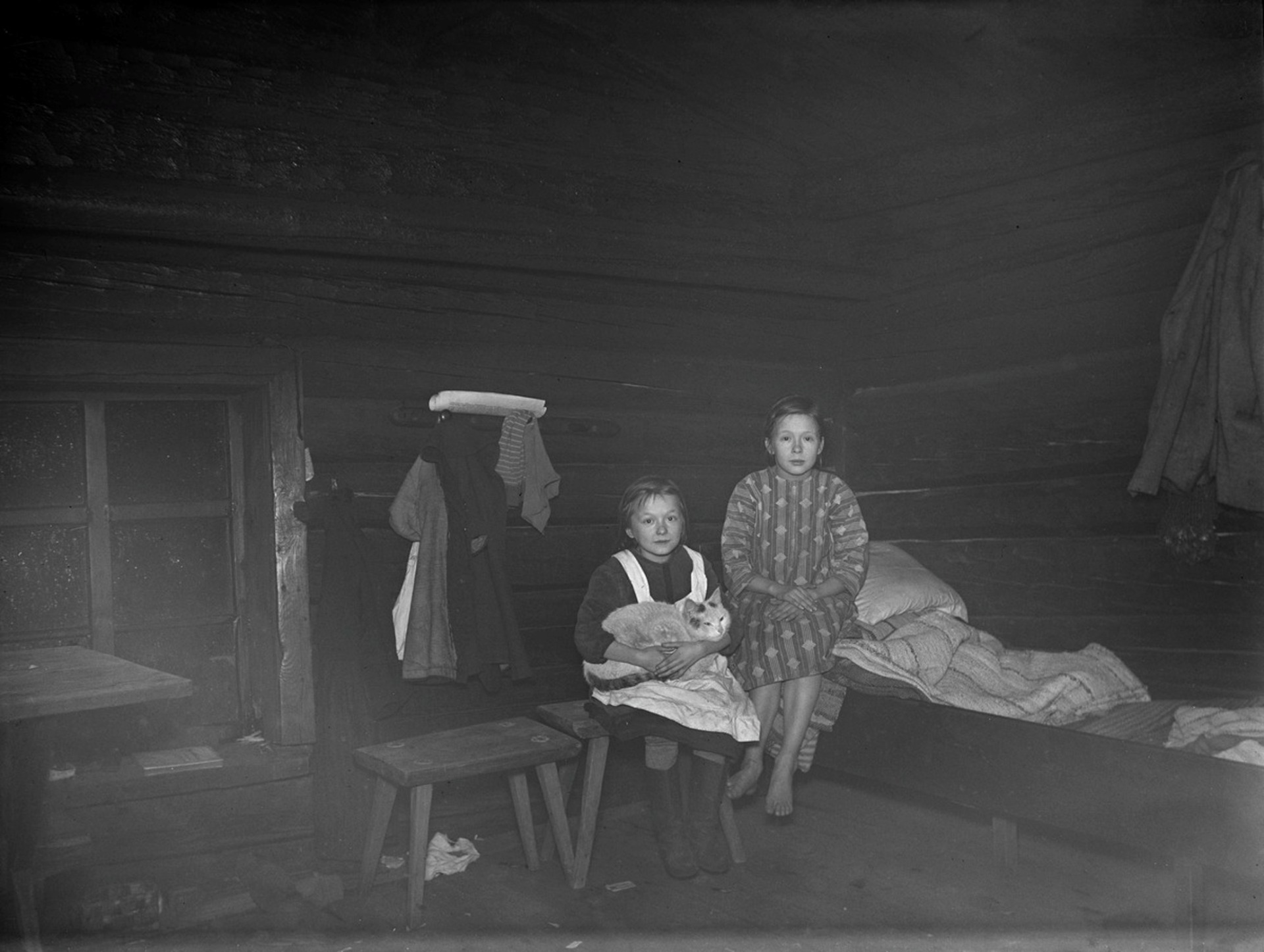 Paavo Jääskäläisen savupirtin karsinanurkka Rytkönen, Ahti, kuvaaja 1927, Museovirasto Kansatieteen kuvakokoelma