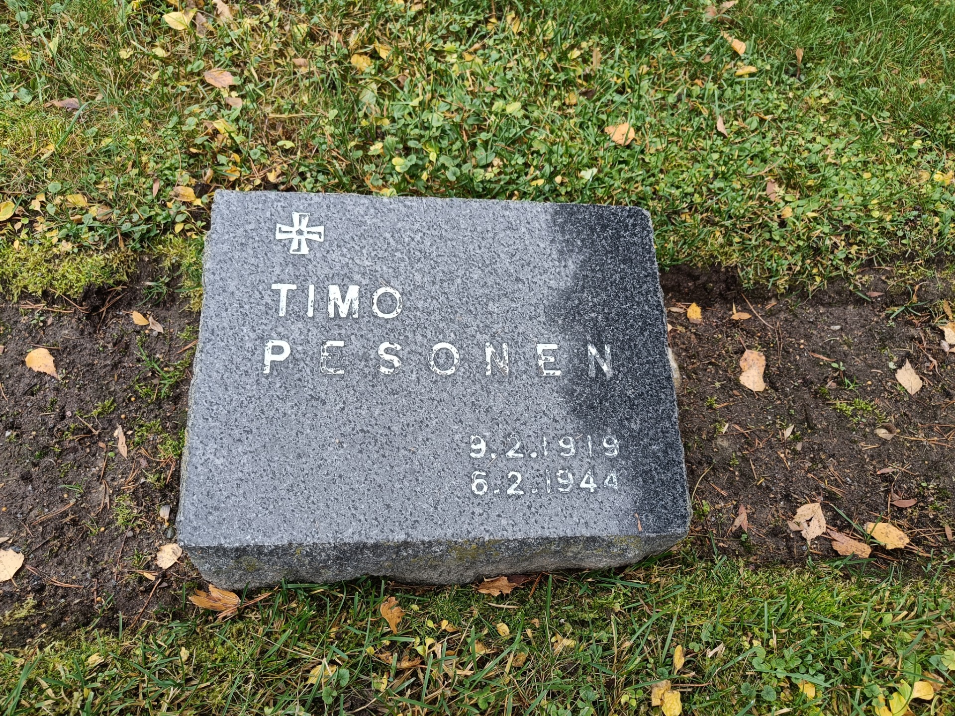 Timo Pesosen hautakivi Kuopion sankarihautausmaalla